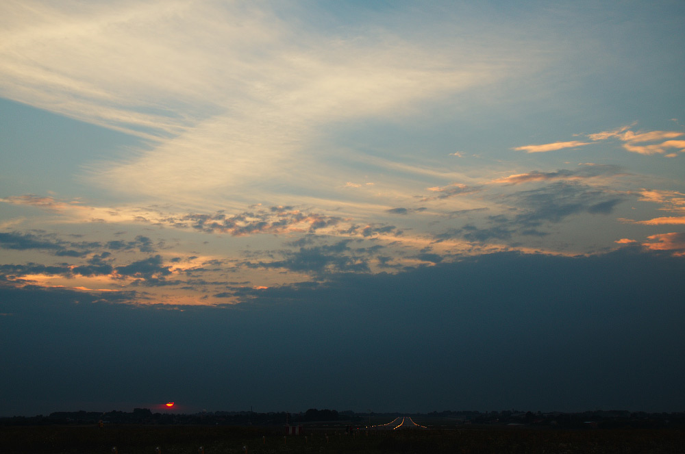 Захід Сонця біля ЗПС аеропорту Львів © 2013 Alex Nedovizii