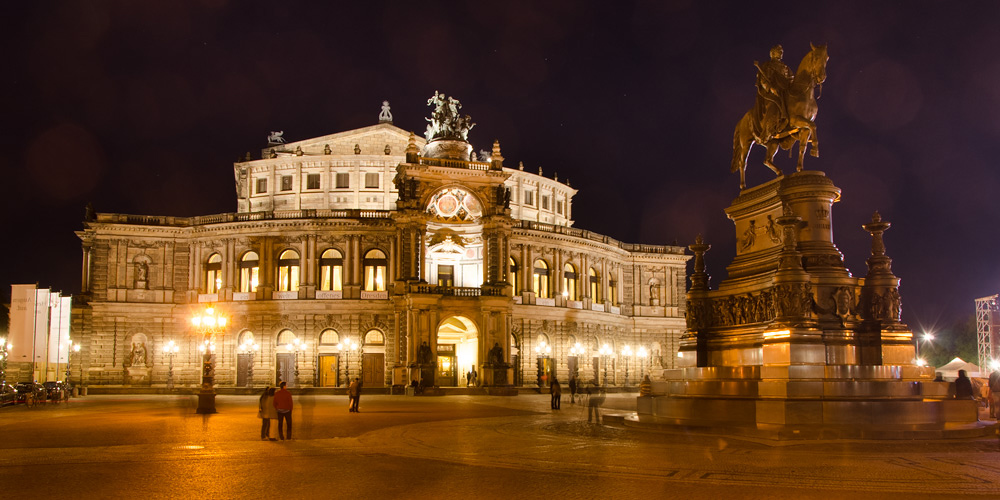 Оперний театр. Дрезден, Німеччина © 2015 Alex Nedovizii