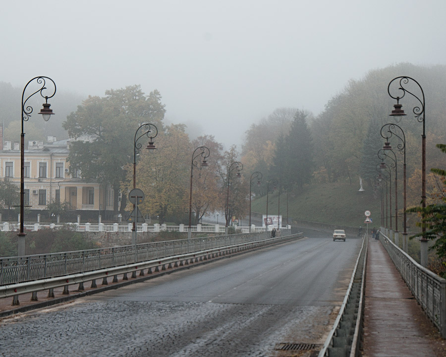 Троїцький міст в тумані. Україна, Кам’янець-Подільський © 2012 Alex Nedovizii