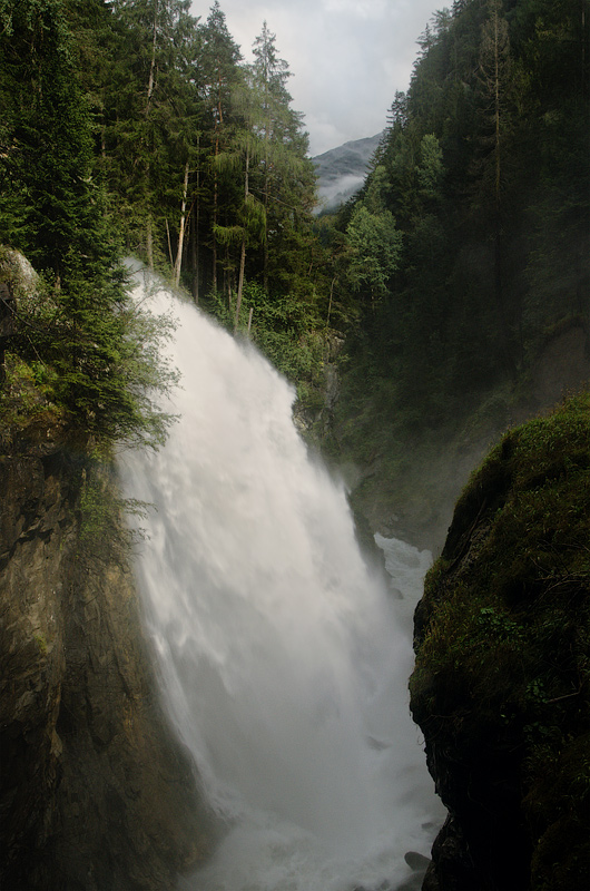 Reinbachfälle, каскад третій (і останній). Trentino - Alto Adige (Südtirol), Bolzano, Italia © 2015 Alex Nedovizii