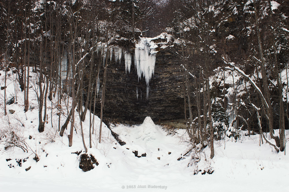 Замерзлий Бухтівецький (крапельний) водоспад © 2012 Alex Nedoviziy