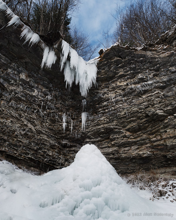 Замерзлий Бухтівецький (крапельний) водоспад, анфас і трошки вгору © 2012 Alex Nedoviziy